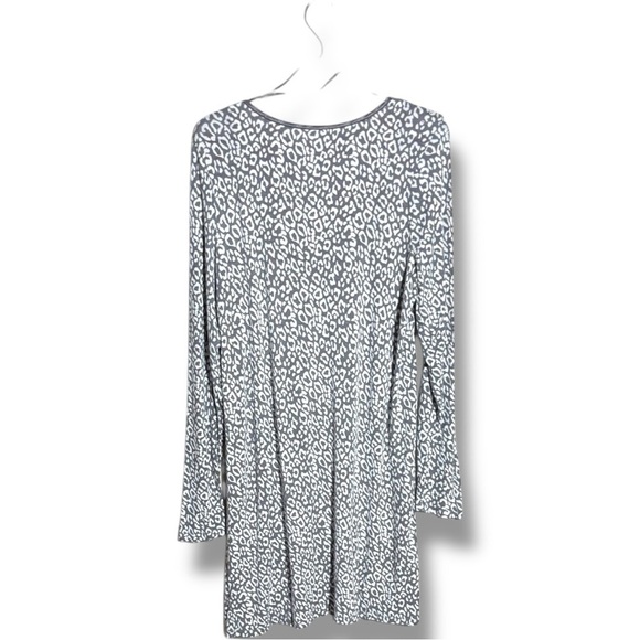Apt. 9 Gray and White Leopard Print V-Neck Long Sleeve Loose Fit Mini Dress - Picture 11 of 14